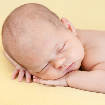 Ternyata, Bayi Lebih Pulas Tidur di Kamar Gelap
