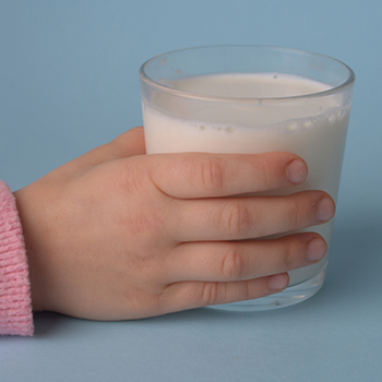 Takaran yang Pas Anak Minum Susu