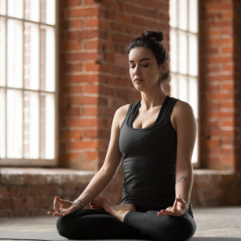 4 Pose Yoga Usir Stress