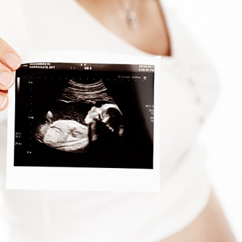 Pro dan Kontra Mengumumkan Kehamilan via Media Sosial