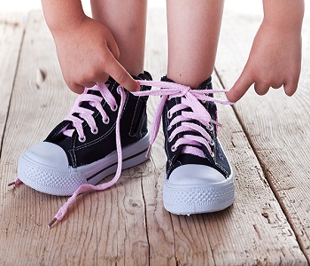 5 Aturan Memilih Sepatu untuk Anak