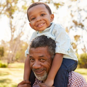 6 Faktor Penyebab Akrabnya Kakek Nenek dengan Cucu
