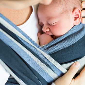 Bayi Harus Digendong Saat Tidur, Ini Sebabnya