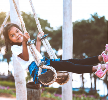 6 Drama Saat Si Kecil Bermain di Playground