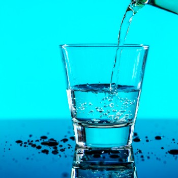 Pola Minum yang Benar untuk Cegah Dehidrasi saat Puasa