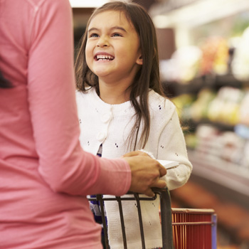 Coba 7 Permainan Ini Bersama Anak Saat di Supermarket