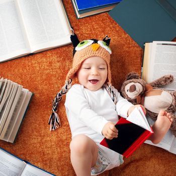 Cara Membacakan Buku untuk Bayi sesuai Usianya