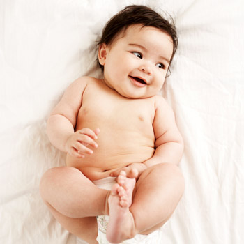 Membedakan Senyum Refleks dan Senyum Sosial Pada Bayi