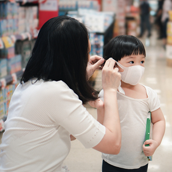 Pandemi Belum Selesai, Anak-anak Sudah ke Mall