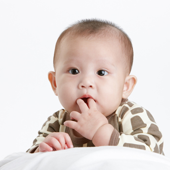 Langkah-langkah Merangsang Kemampuan Mulut Bayi Sesuai Usianya