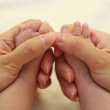 4 Cara Mudah Rawat Kuku Kaki Bayi dan Balita