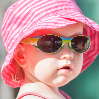 Kacamata Hitam untuk Bayi dan Anak-Anak, Perlukah?