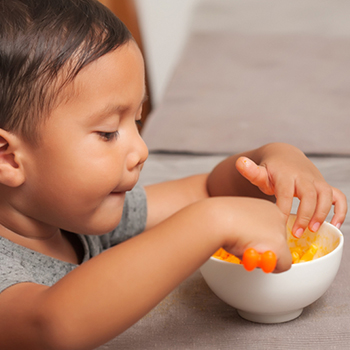 Si 3 Tahun: Makan Berceceran