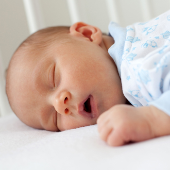 6 Tips Bayi Tidur Nyenyak Tanpa Dibedong