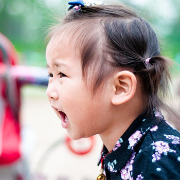 8 Trik untuk Mengatasi Anak yang Bertingkah Saat Diajak Belanja ke Supermarket